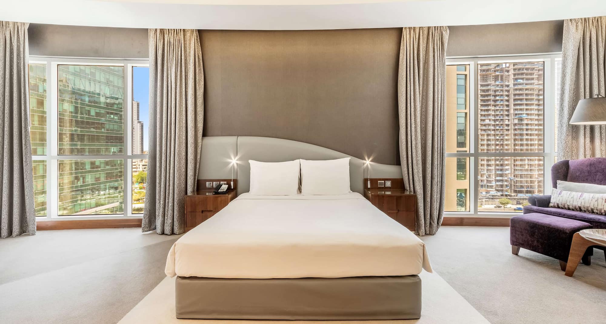 Radisson Blu Hotel, Dubai Waterfront - Standard Room - Downtown View