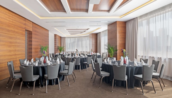 Radisson Blu Hotel, Dubai Waterfront - Meeting room