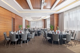 فندق راديسون بلو دبي، ووترفرونت - قاعة اجتماعات