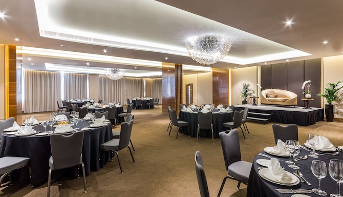 Radisson Blu Hotel, Dubai Waterfront - зал для мероприятий H2O