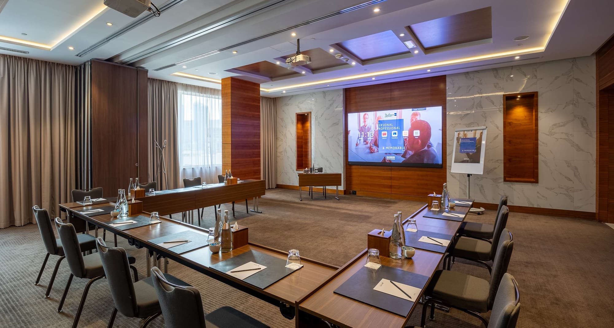Radisson Blu Hotel, Dubai Waterfront - Agua Meeting Room U-Shape
