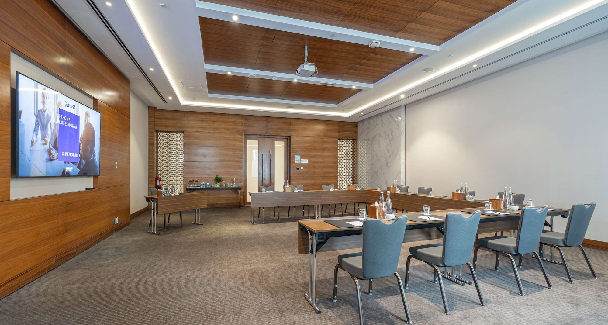 Radisson Blu Hotel, Dubai Waterfront - Nero Meeting Room