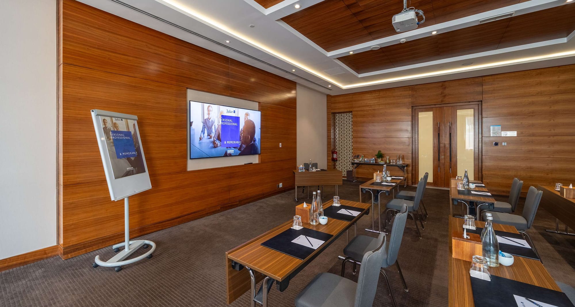 Radisson Blu Hotel, Dubai Waterfront - Nero Meeting Room