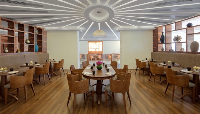 Radisson Blu Hotel, Dubai Waterfront - Restaurant Larder