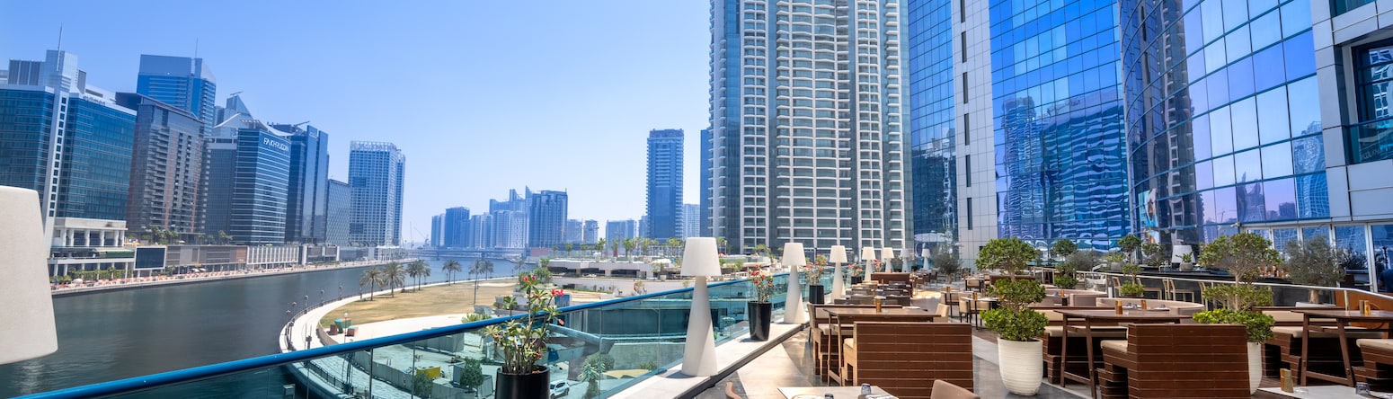 Radisson Blu Hotel, Dubai Waterfront - FireLake Terrace