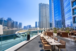 Radisson Blu Hotel, Dubai Waterfront - FireLake Terrace