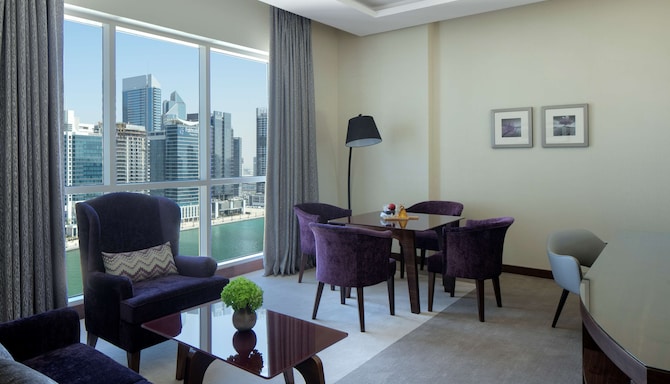 Radisson Blu Hotel, Dubai Waterfront - Suite with lounge access