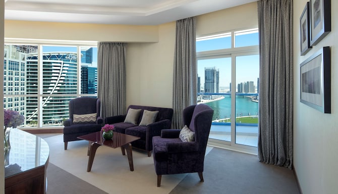 Radisson Blu Hotel, Dubai Waterfront - Suite with lounge access