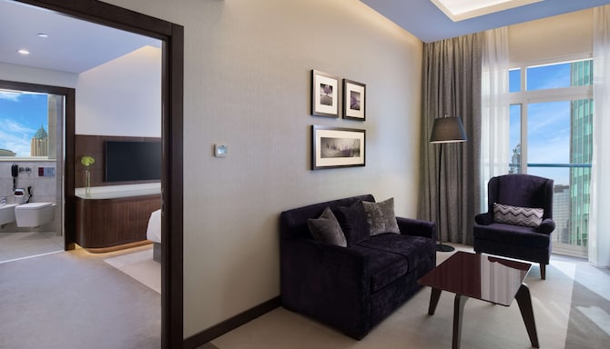 Radisson Blu Hotel, Dubai Waterfront - Junior Suite