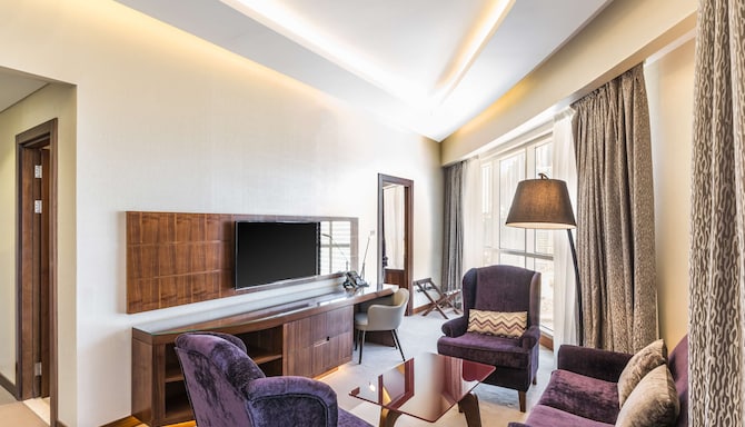 Radisson Blu Hotel, Dubai Waterfront - Junior Suite