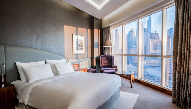 Radisson Blu Hotel, Dubai Waterfront - Suite with lounge access - Downtown View