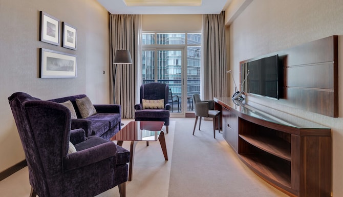 Radisson Blu Hotel, Dubai Waterfront - Junior Suite