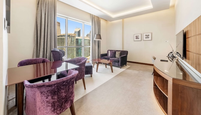 Radisson Blu Hotel, Dubai Waterfront - Suite - Downtown View