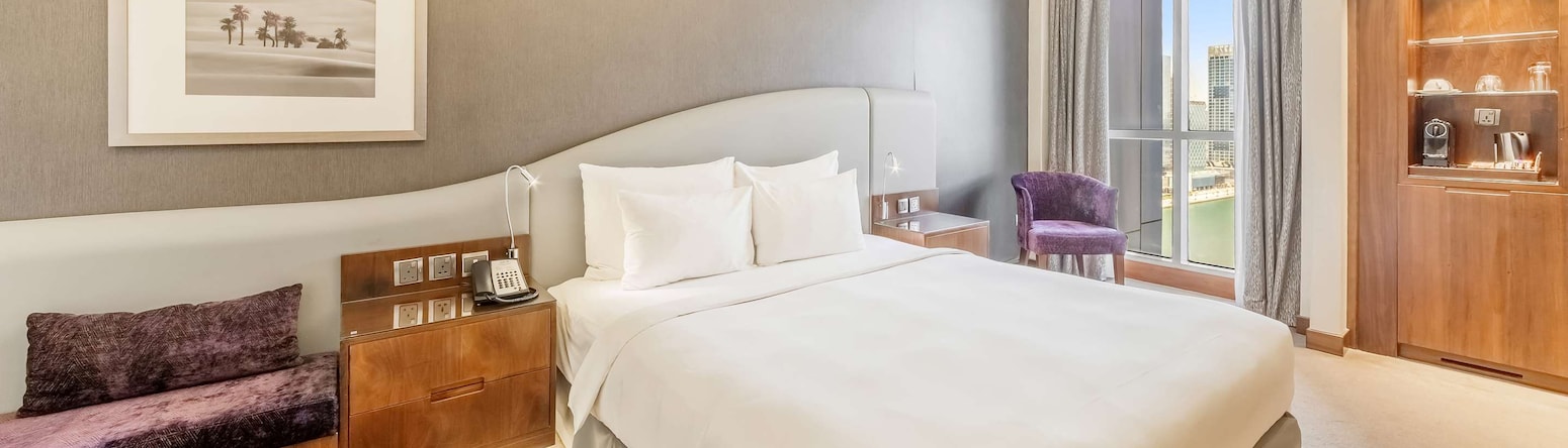 Radisson Blu Hotel, Dubai Waterfront - Suite - Downtown View