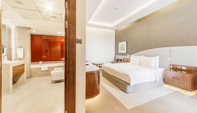 Radisson Blu Hotel, Dubai Waterfront - Suite - Downtown View