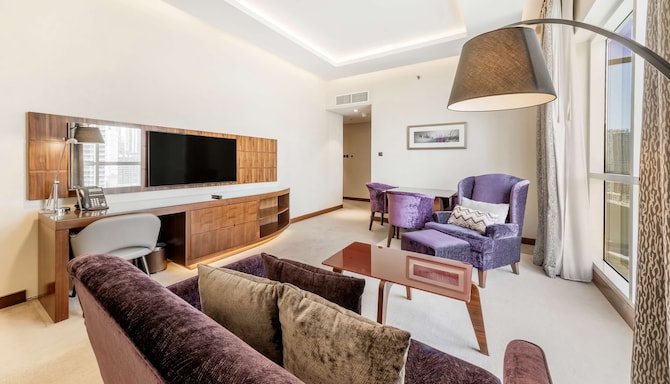 Radisson Blu Hotel, Dubai Waterfront - Suite - Downtown View