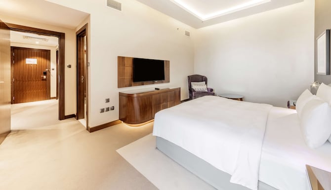 Radisson Blu Hotel, Dubai Waterfront - Suite - Downtown View