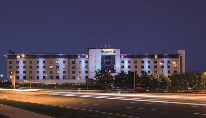 Radisson Blu Hotel, Dublin Airport - Exterior Hotel View Night