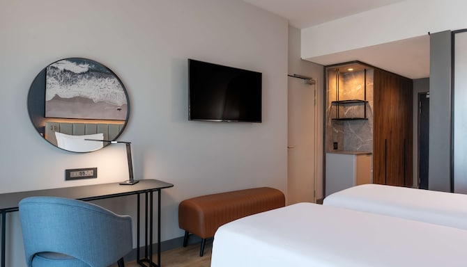 Radisson Blu Hotel, Durban Umhlanga - Guest room with twin beds