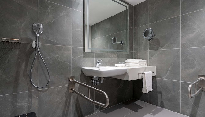Radisson Blu Hotel, Durban Umhlanga - Standard Room with accessible twin beds