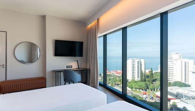 Radisson Blu Hotel, Durban Umhlanga - Standard Room with twin beds
