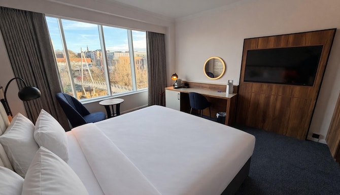 Radisson Blu Hotel, Durham - Premium Room - River View