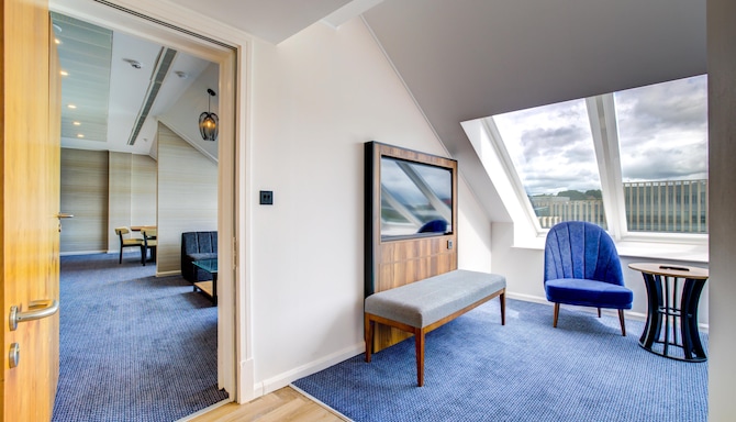 Radisson Blu Hotel, Durham - Presidential Suite lounge