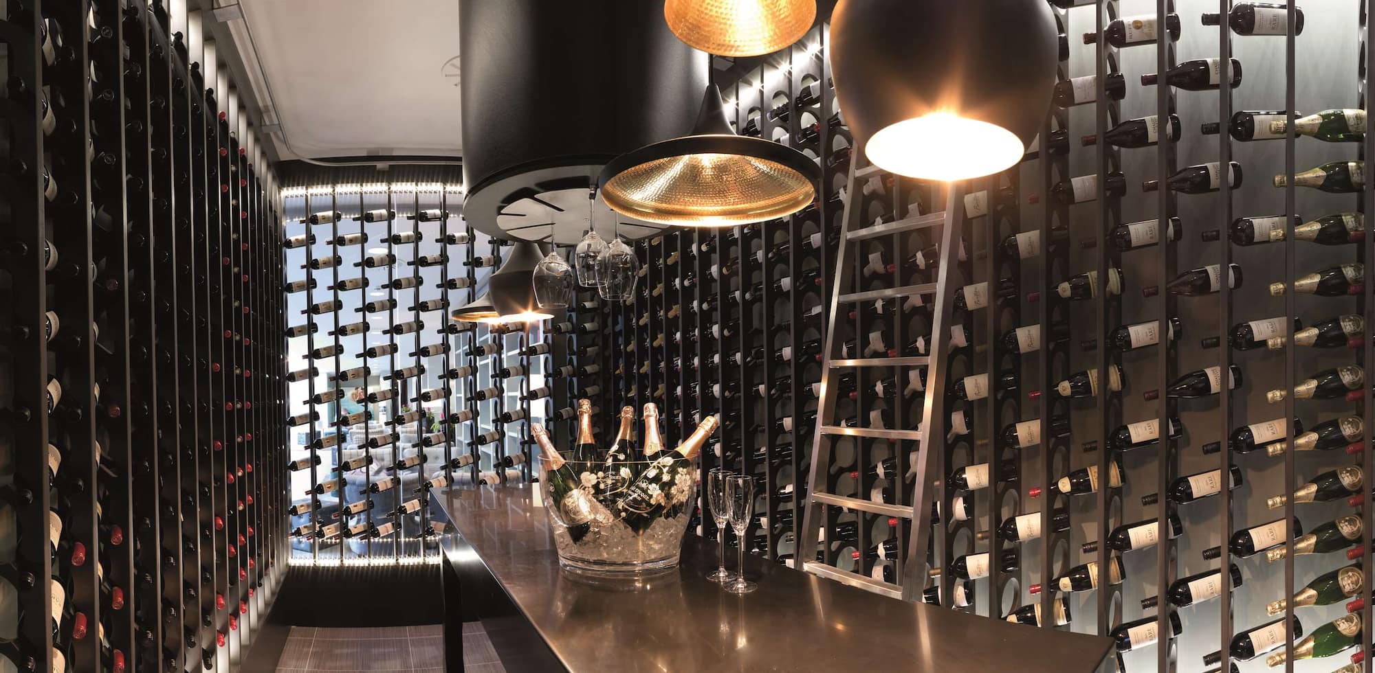 Radisson Blu Hotel, East Midlands Airport - Wine room