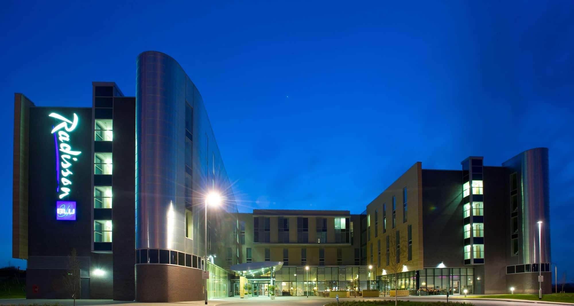 Radisson Blu Hotel, East Midlands Airport - Hotel exterior