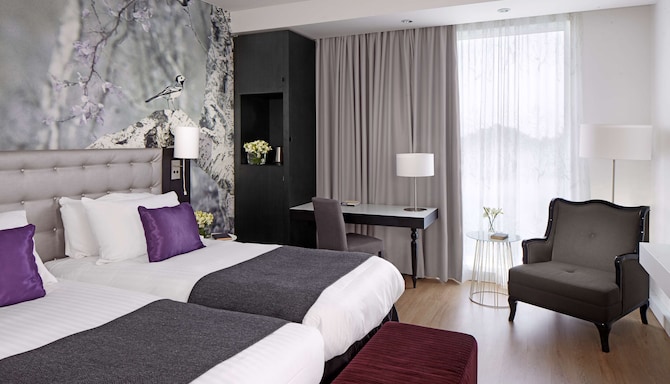 Radisson Blu Hotel, East Midlands Airport - Standard Room twin beds