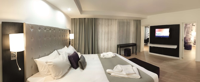 Radisson Blu Hotel, East Midlands Airport - Presidential Suite bedroom