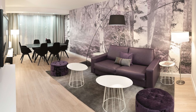 Radisson Blu Hotel, East Midlands Airport - Presidential Suite living room