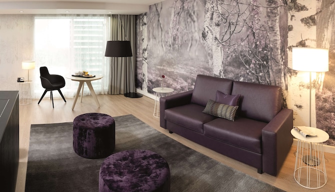 Radisson Blu Hotel, East Midlands Airport - Suite living area