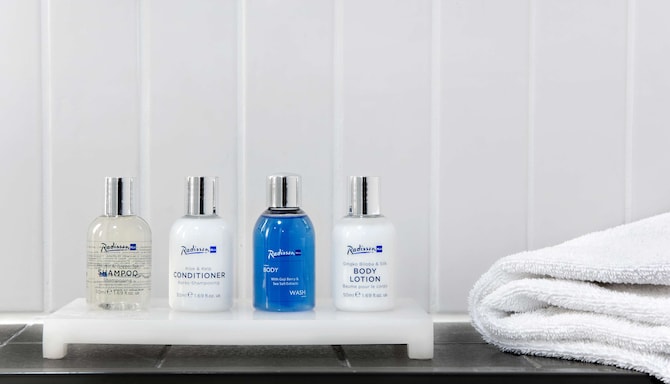 Radisson Blu Hotel, Espoo - Bad im Gästezimmer