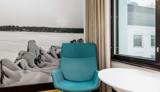 Radisson Blu Hotel, Espoo - Standard und Superior Zimmer - Sessel