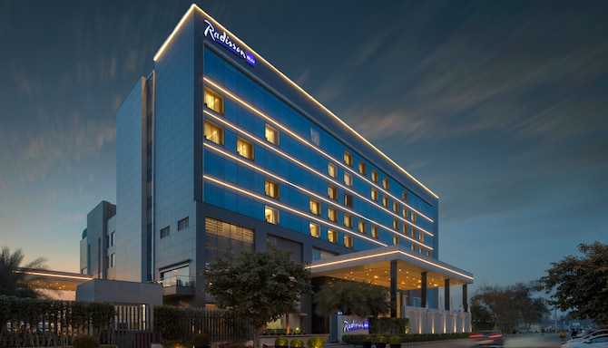Radisson Blu Hotel, Faridabad - Vue extérieure