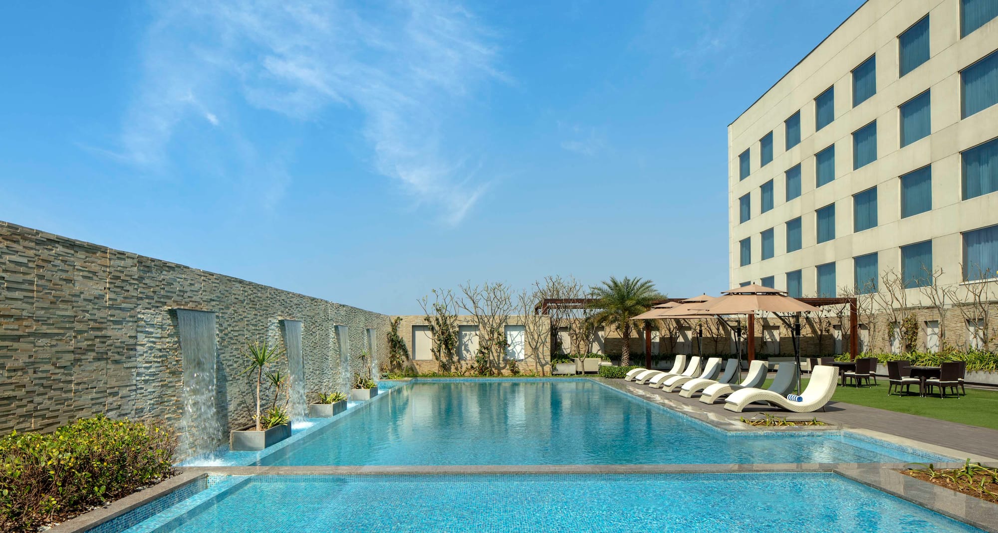 Radisson Blu Hotel, Faridabad - Pool