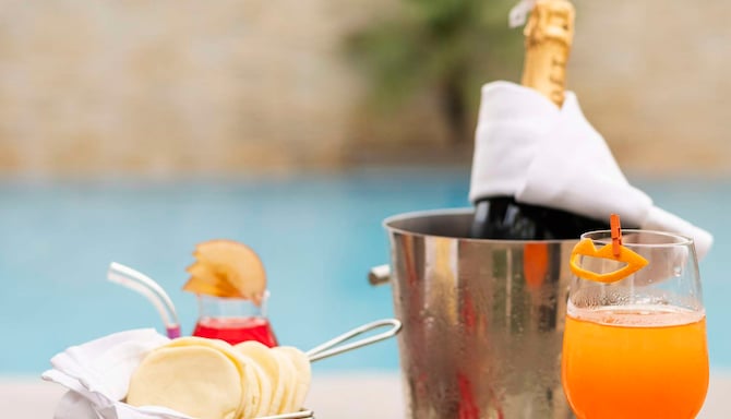 Radisson Blu Hotel, Faridabad - Pool