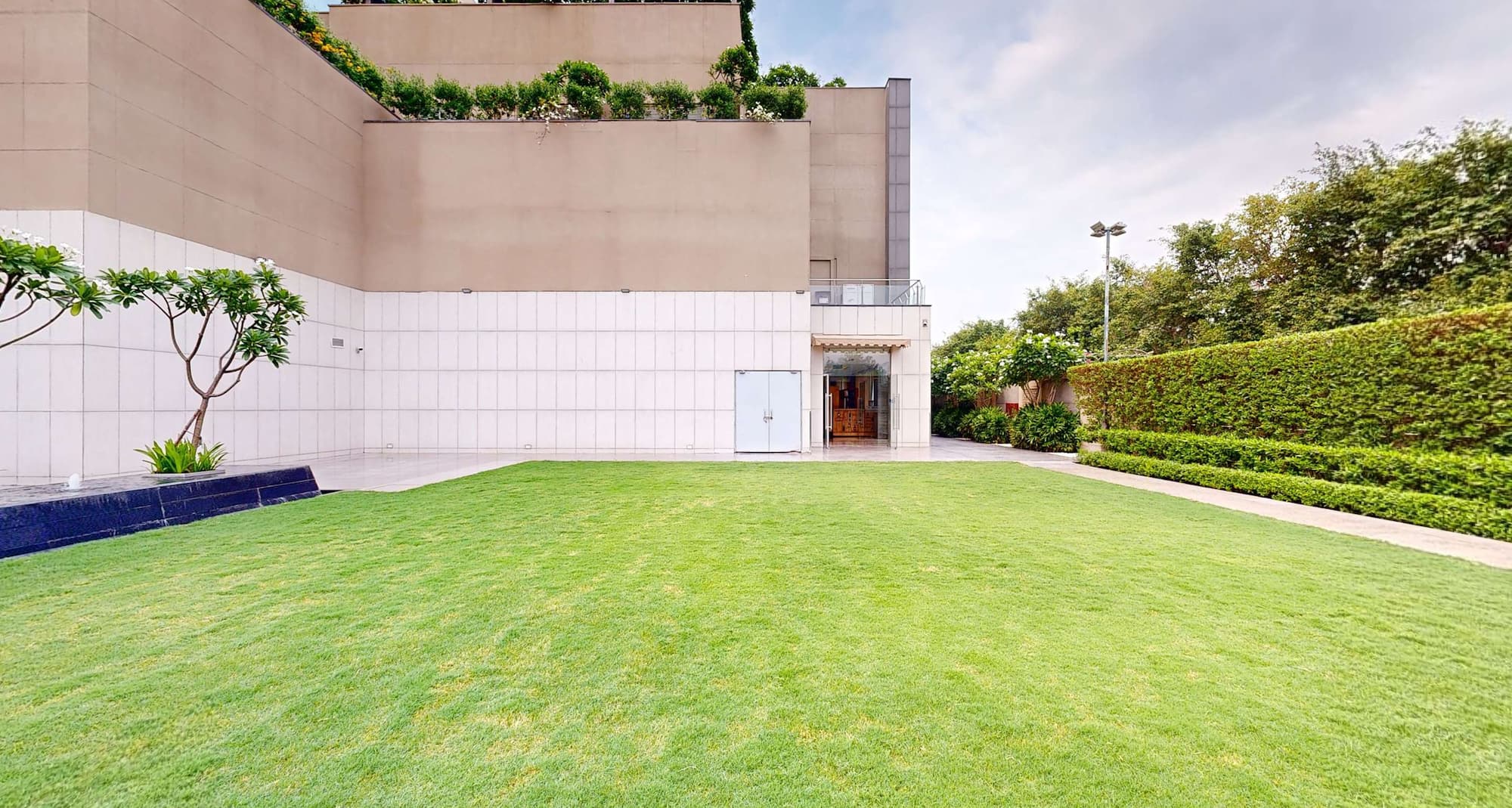 Radisson Blu Hotel, Faridabad - Lawn