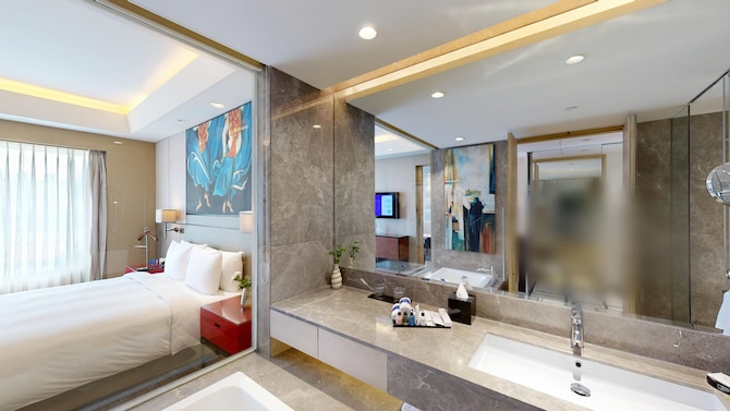 Radisson Blu Hotel, Faridabad - Suite bath