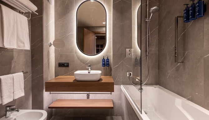 Radisson Blu Hotel, Florence - Bad im Gästezimmer