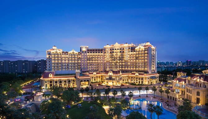 Radisson Blu Forest Manor Shanghai Hongqiao - Hotel Exterior Evening