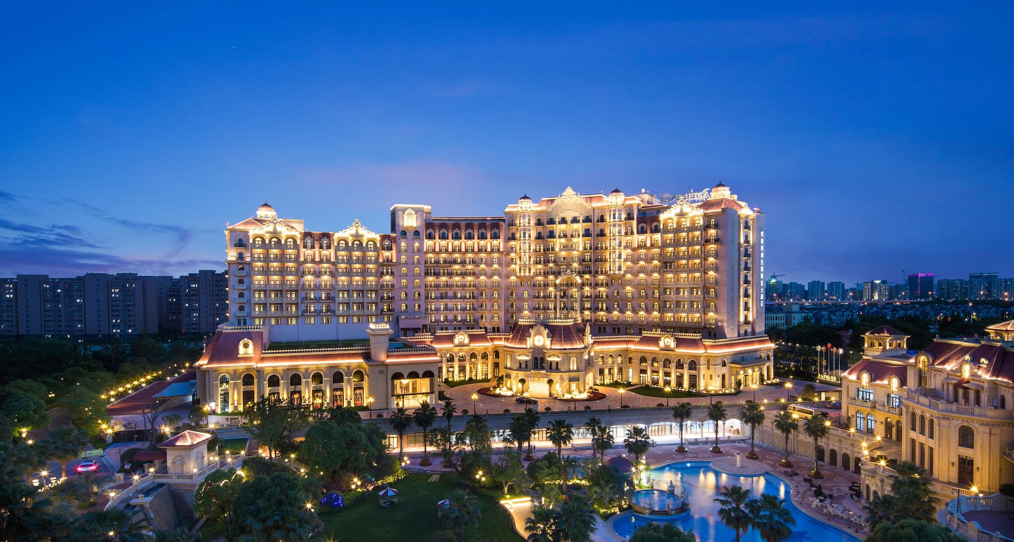 Radisson Blu Hotel, Forest Manor Shanghai Hongqiao - Hotel Exterior Evening