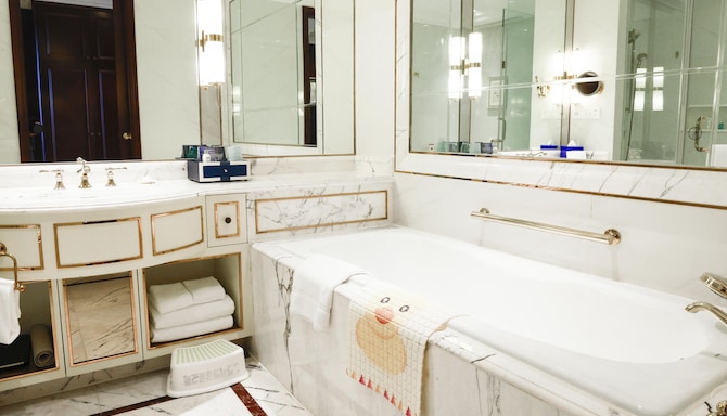 Radisson Blu Hotel, Forest Manor Shanghai Hongqiao - Family Room