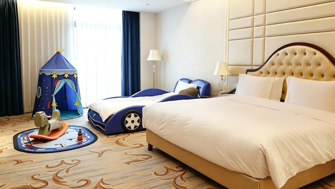 Radisson Blu Hotel, Forest Manor Shanghai Hongqiao - Family Room