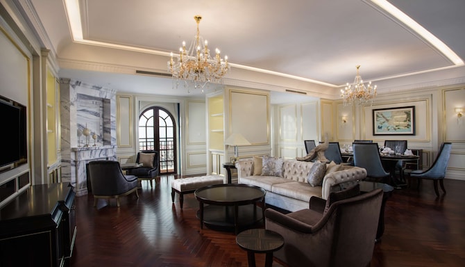 Radisson Blu Hotel, Forest Manor Shanghai Hongqiao - Junior Suite Living Room