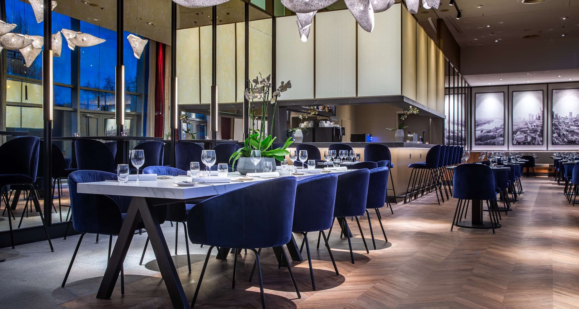 Radisson Blu Hotel, Frankfurt - Bar & Lounge Circle