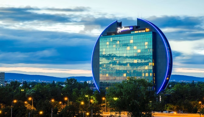 Radisson Blu Hotel, Frankfurt - Exterior