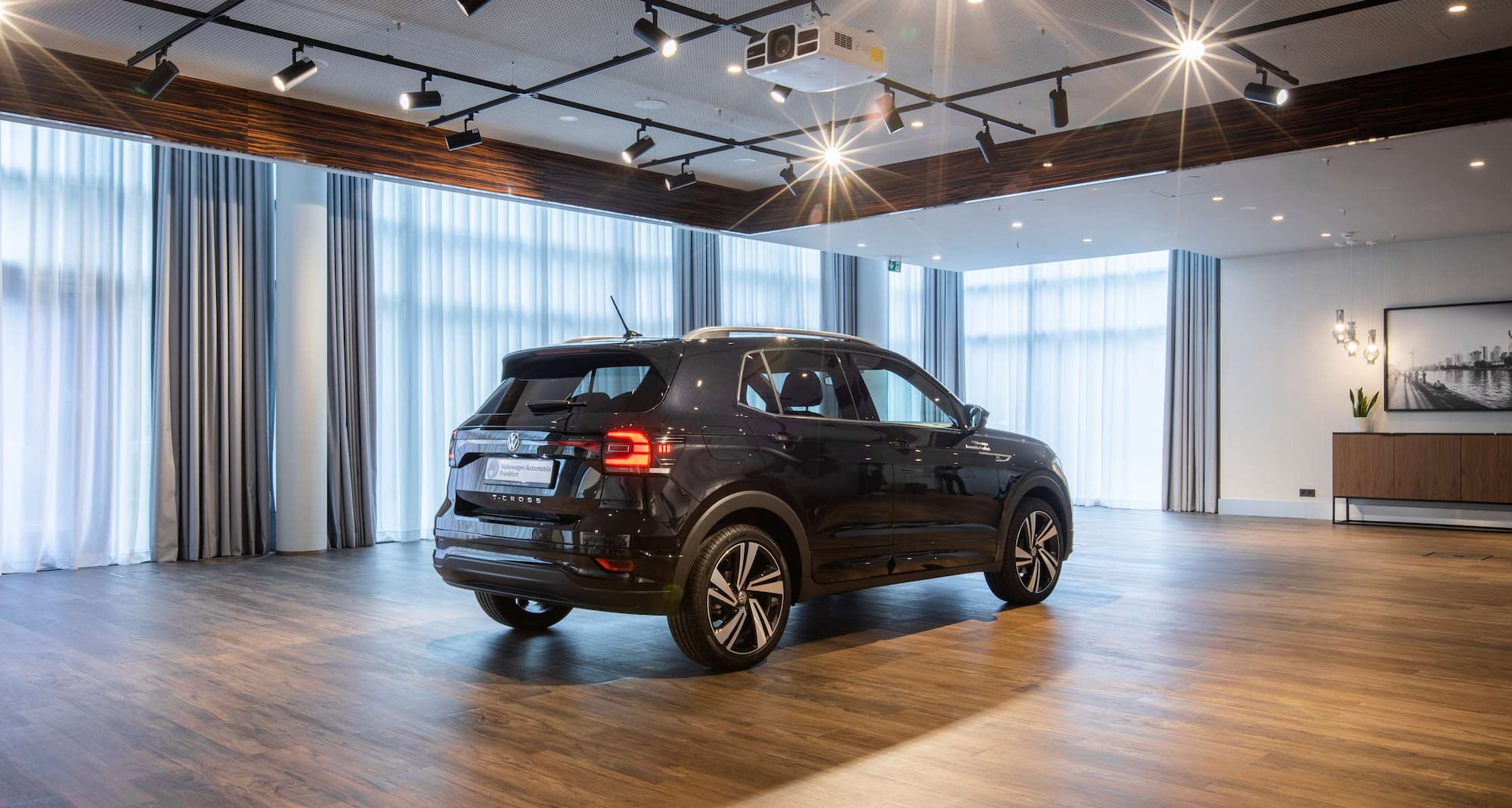 Radisson Blu Hotel, Frankfurt - Atelier meeting room car presentation