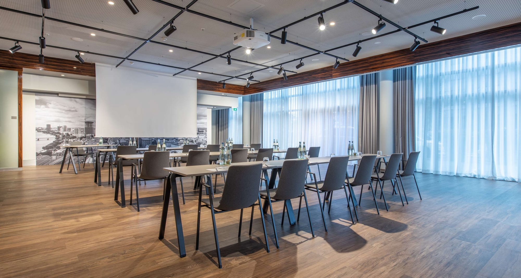 Radisson Blu Hotel, Frankfurt - Atelier meeting room classroom seating